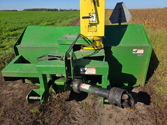 Image of John Deere 686 equipment image 2