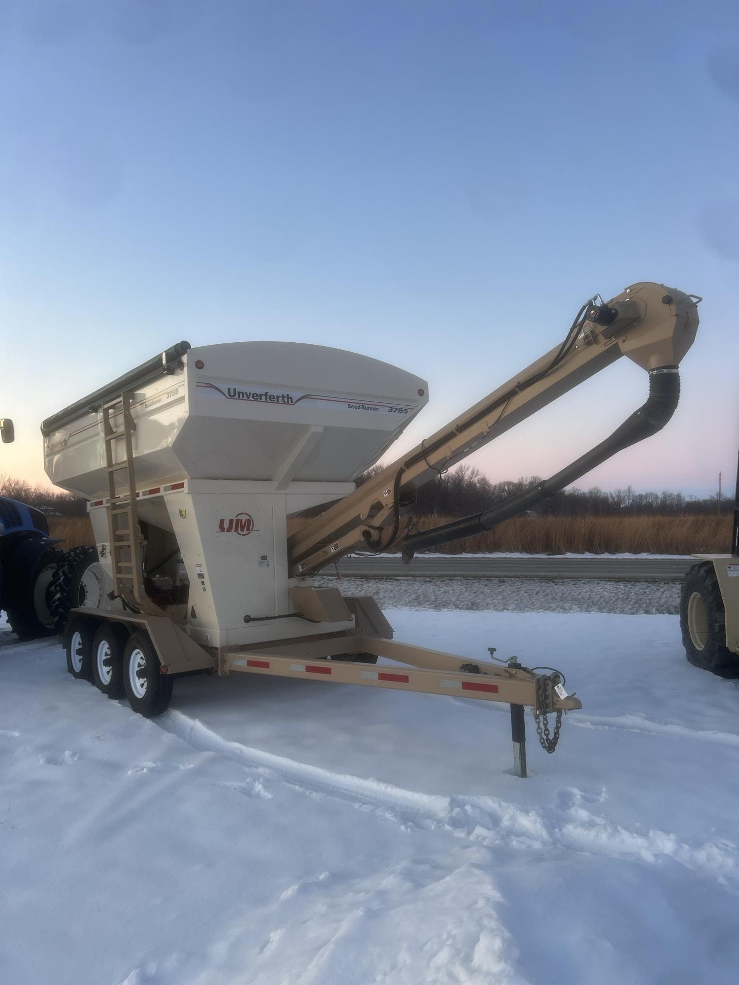 Main image Unverferth Seed Runner 3755