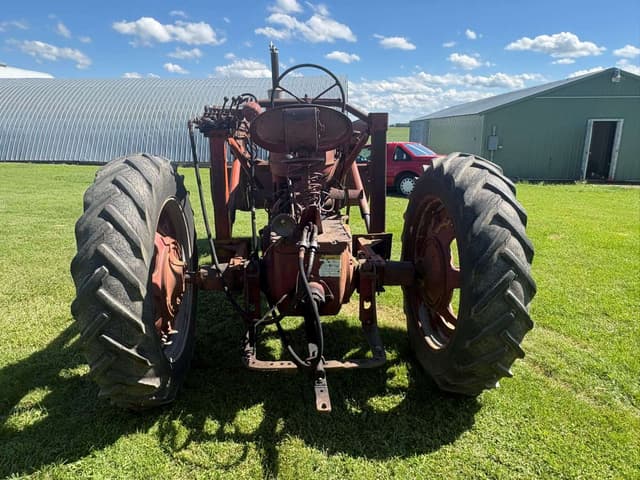 Image of Farmall M equipment image 3