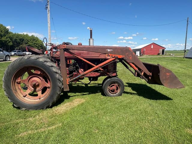 Image of Farmall M equipment image 1