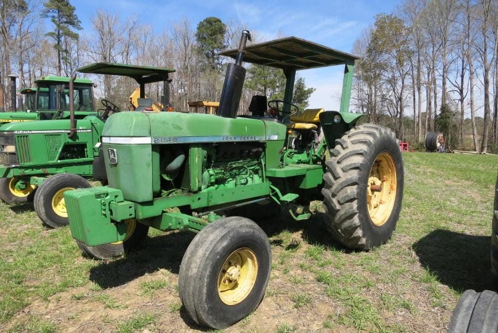 John Deere 2840 Equipment Image0