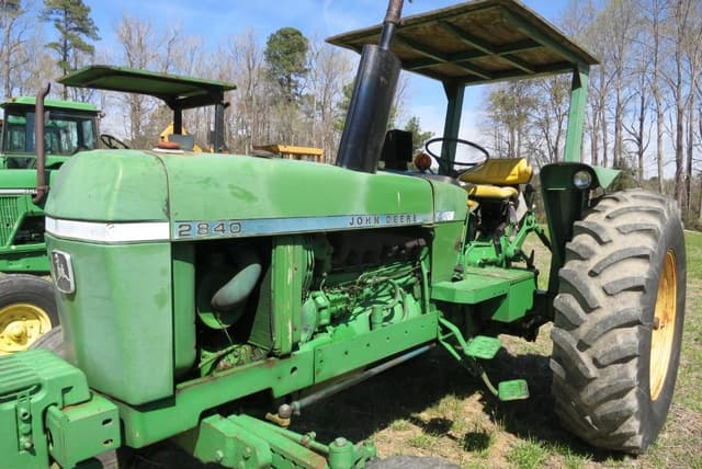 Image of John Deere 2840 equipment image 2
