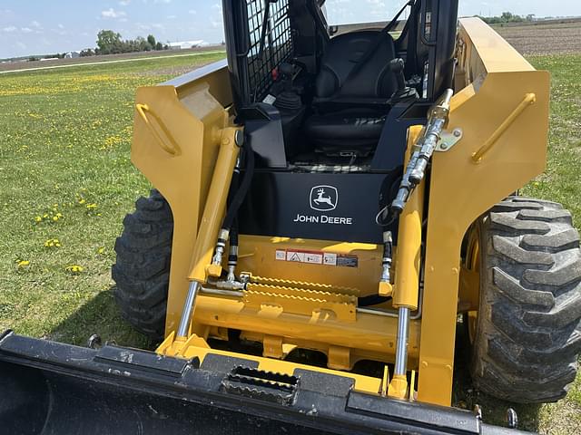 Image of John Deere 325 equipment image 2