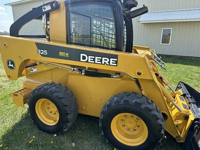 Image of John Deere 325 equipment image 1