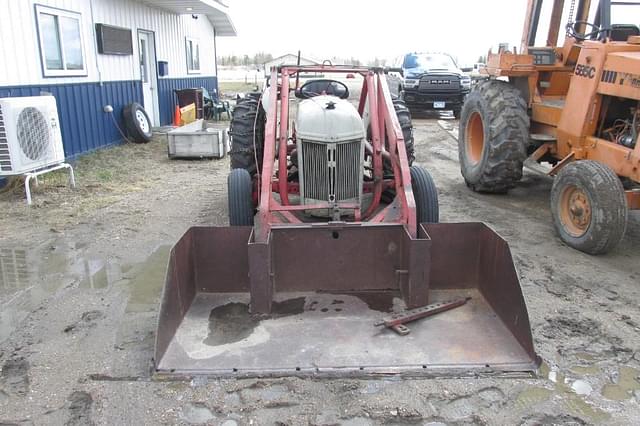 Image of Ford 8N equipment image 1