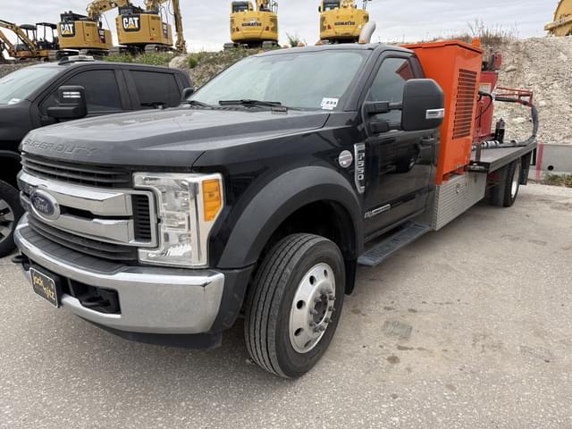 Image of Ford F-550 equipment image 2