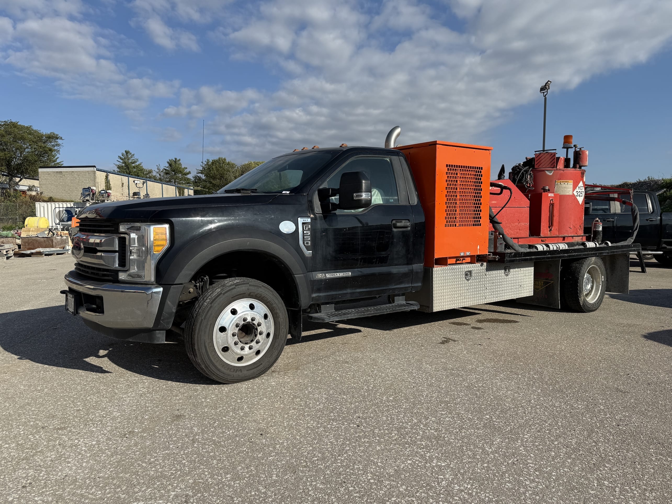 2017 Ford F-550 Equipment Image0