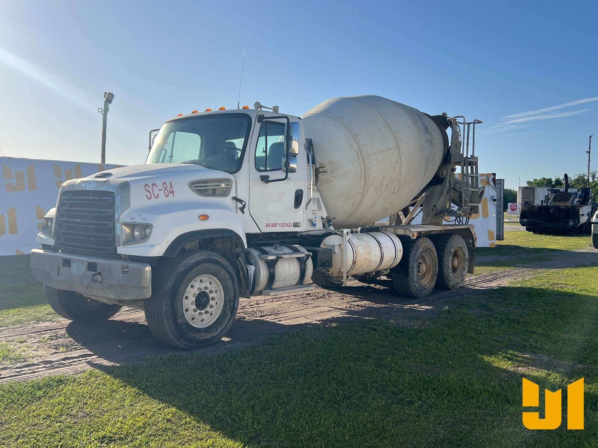 2018 Freightliner 114SD Equipment Image0