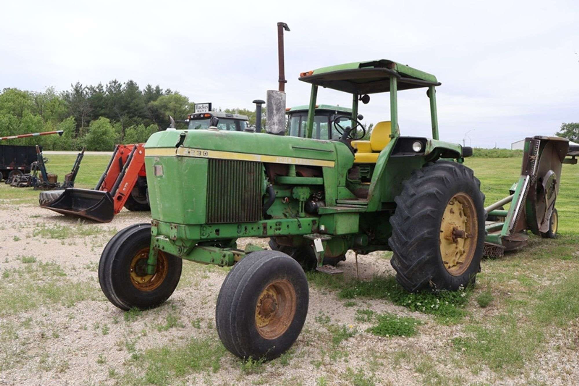 John Deere 4230 Equipment Image0