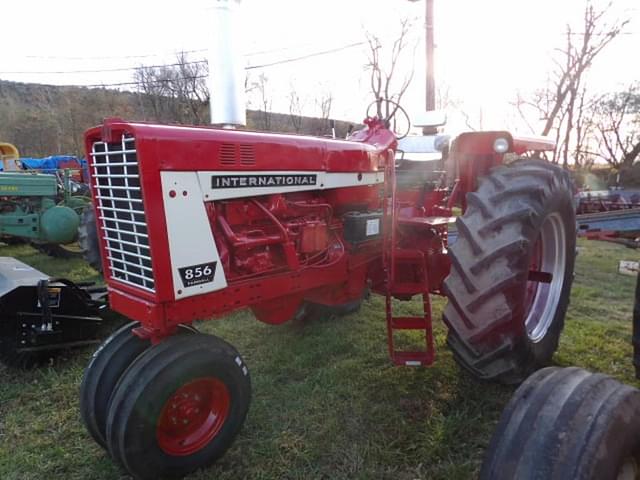 Image of International Harvester 856 equipment image 2