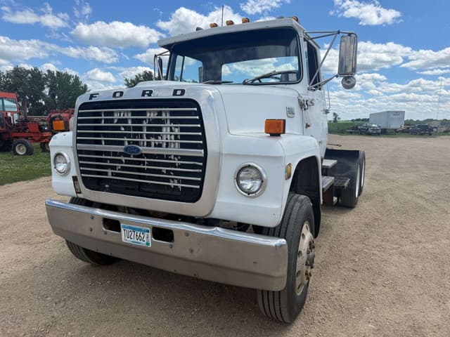 Image of Ford L9000 equipment image 2