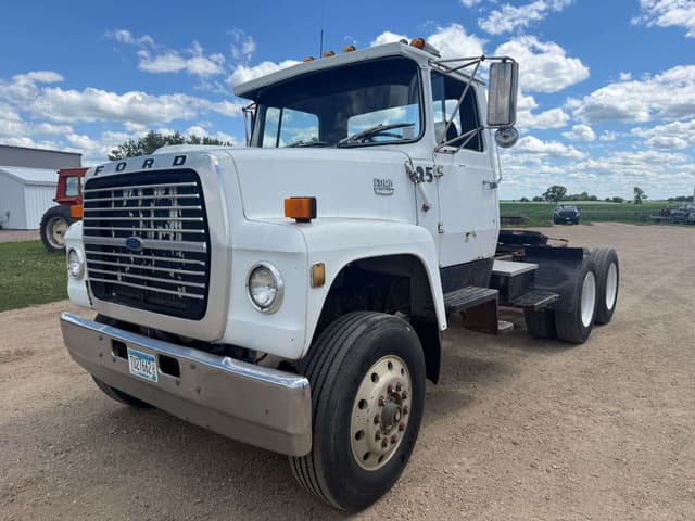 Image of Ford L9000 equipment image 1