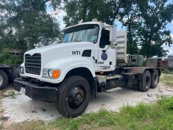 Main image Mack CV713