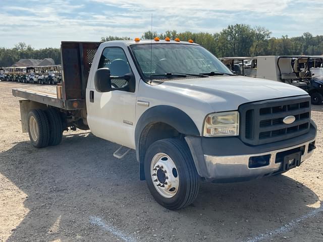 Image of Ford F-550 equipment image 2