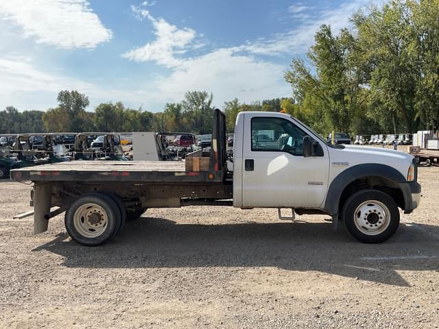 Image of Ford F-550 equipment image 3