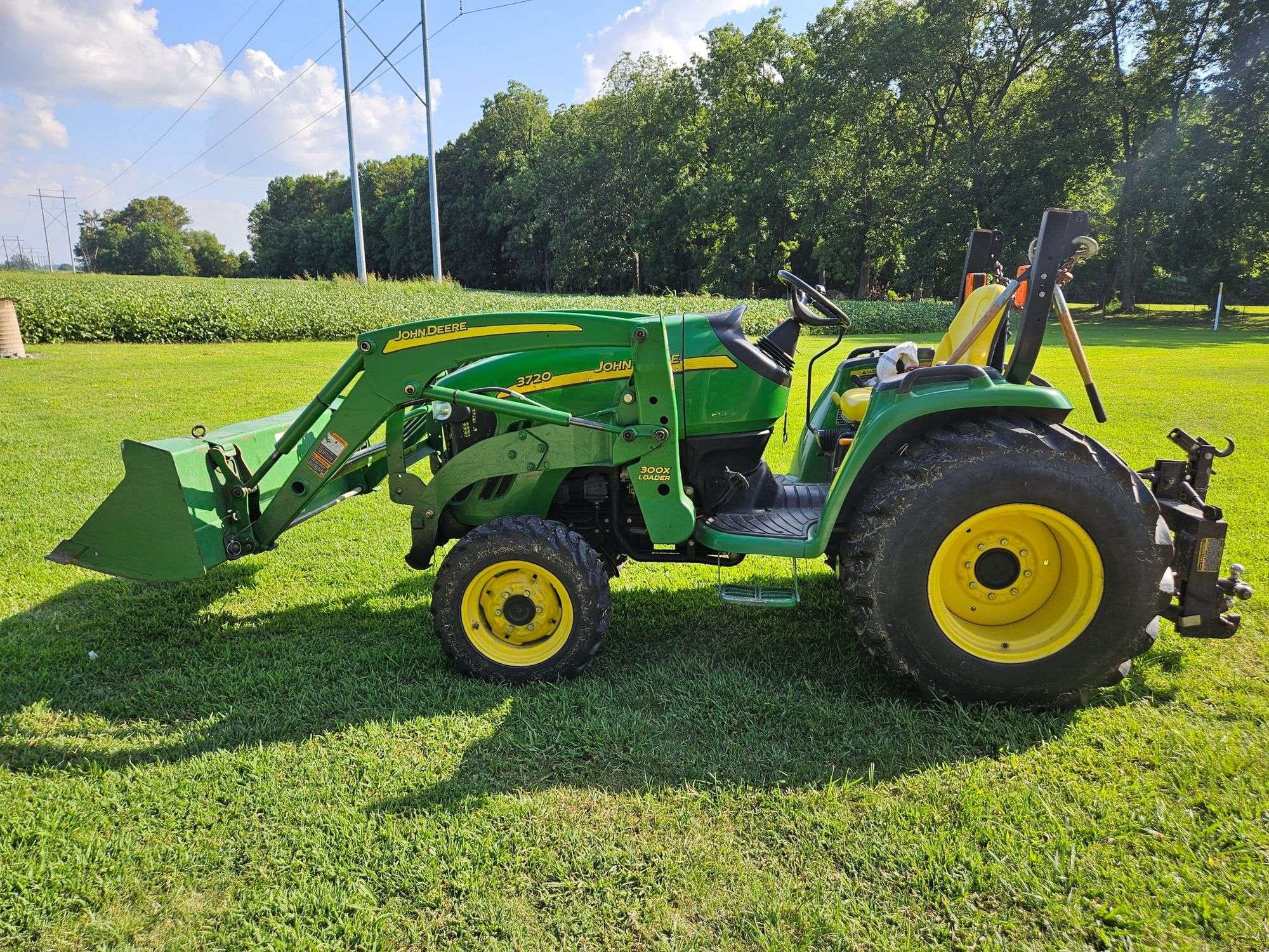 John Deere 3720 Equipment Image0