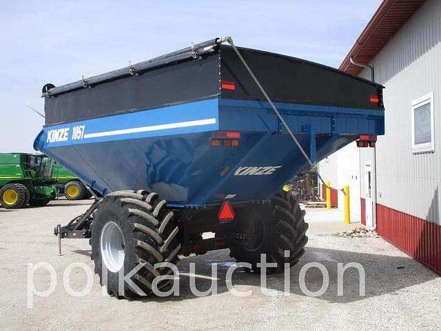 Image of Kinze 1051 equipment image 1