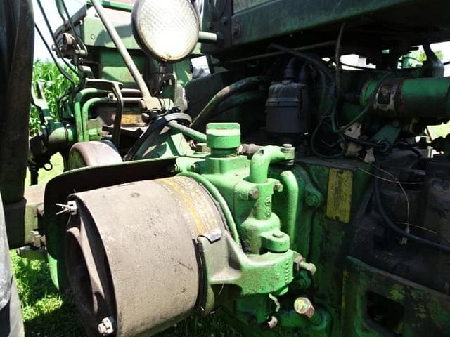 Image of John Deere 520 equipment image 3