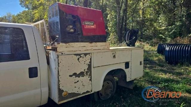 Image of Ford F-550 equipment image 3