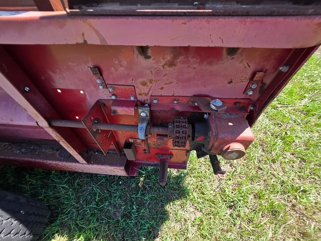 Image of Case IH 595 equipment image 2