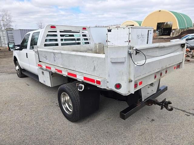 Image of Ford F-350 equipment image 3