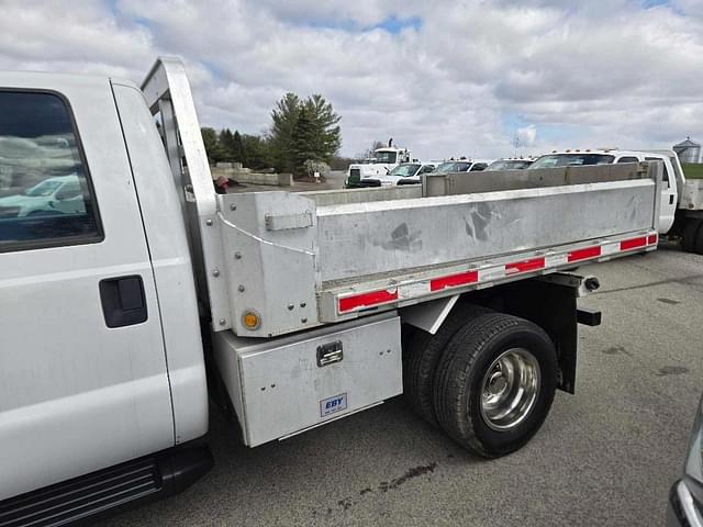 Image of Ford F-350 equipment image 2