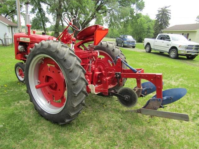 Image of Farmall 200 equipment image 3