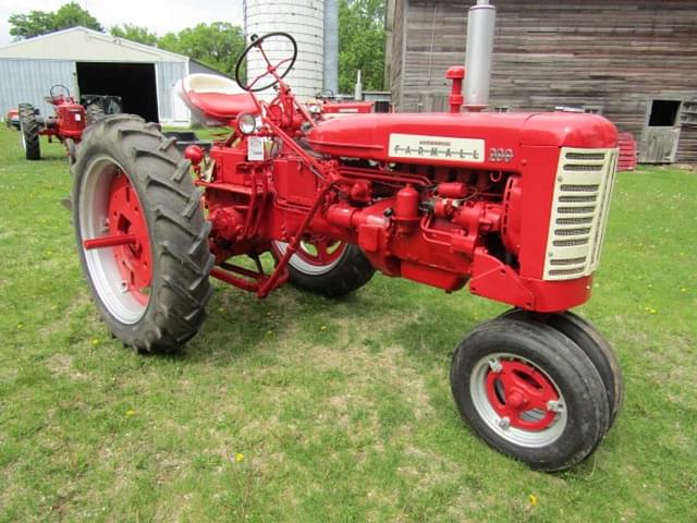 Image of Farmall 200 equipment image 1