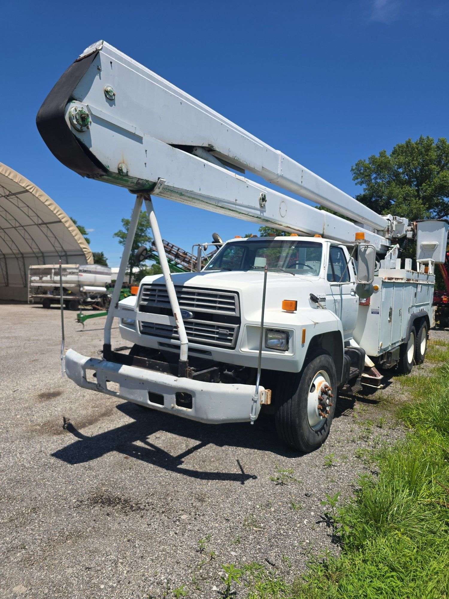 1992 Ford F-8000 Equipment Image0