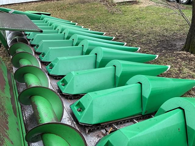 Image of John Deere 843 equipment image 1