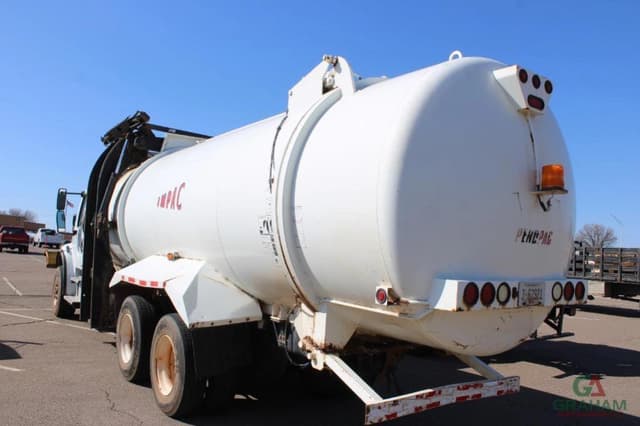 Image of Freightliner M2 equipment image 3