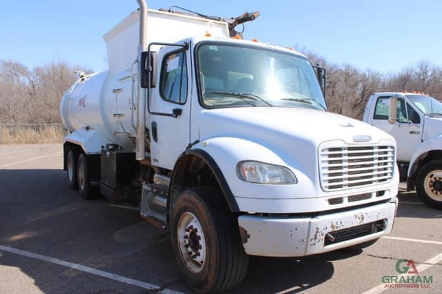 Image of Freightliner M2 equipment image 1