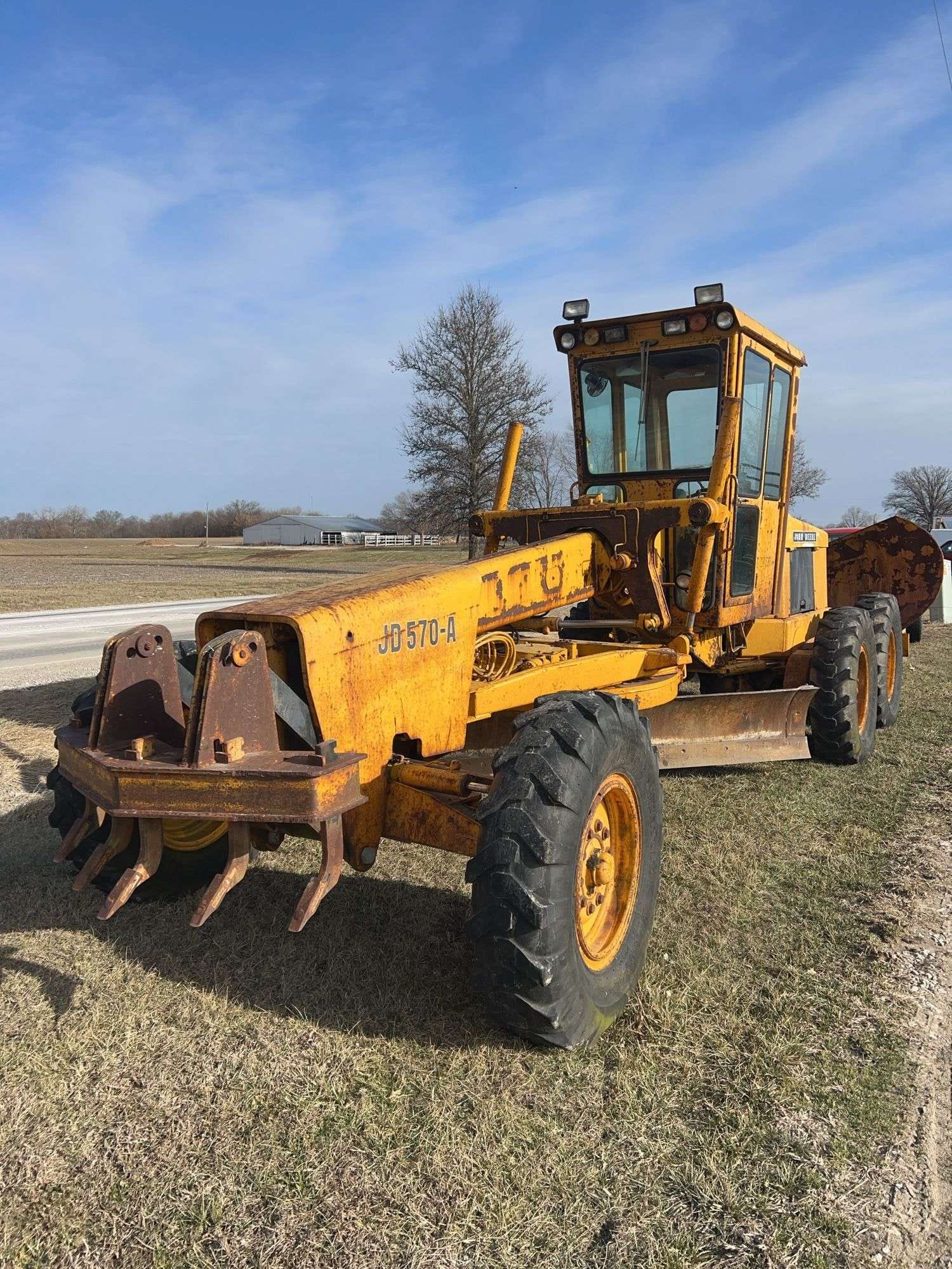 John Deere 570A Equipment Image0