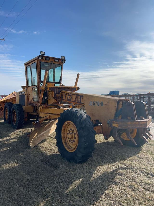 Image of John Deere 570A equipment image 2