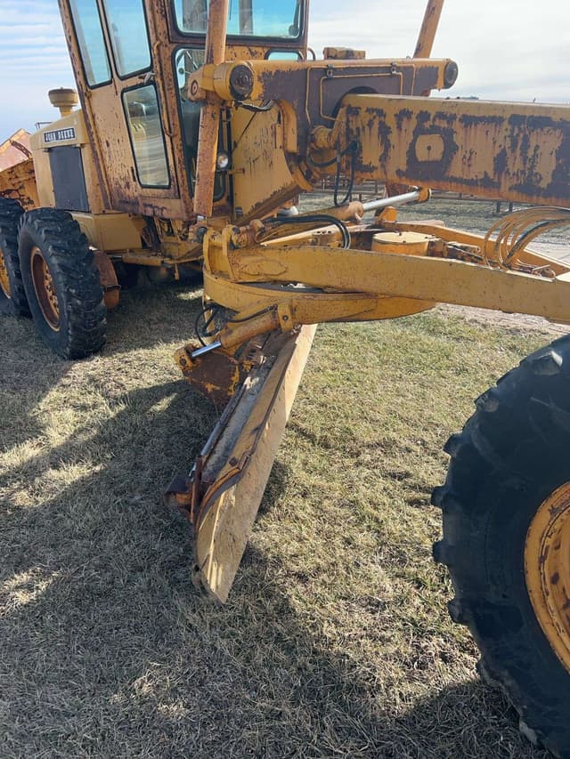 Image of John Deere 570A equipment image 4
