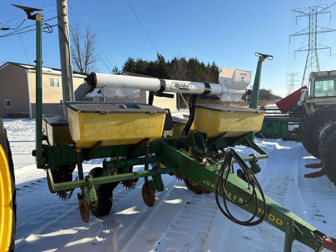 Image of John Deere 7000 Primary image