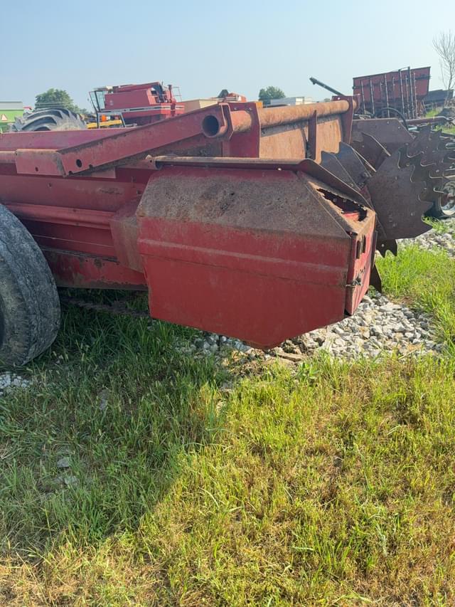 Image of New Holland 165 equipment image 4