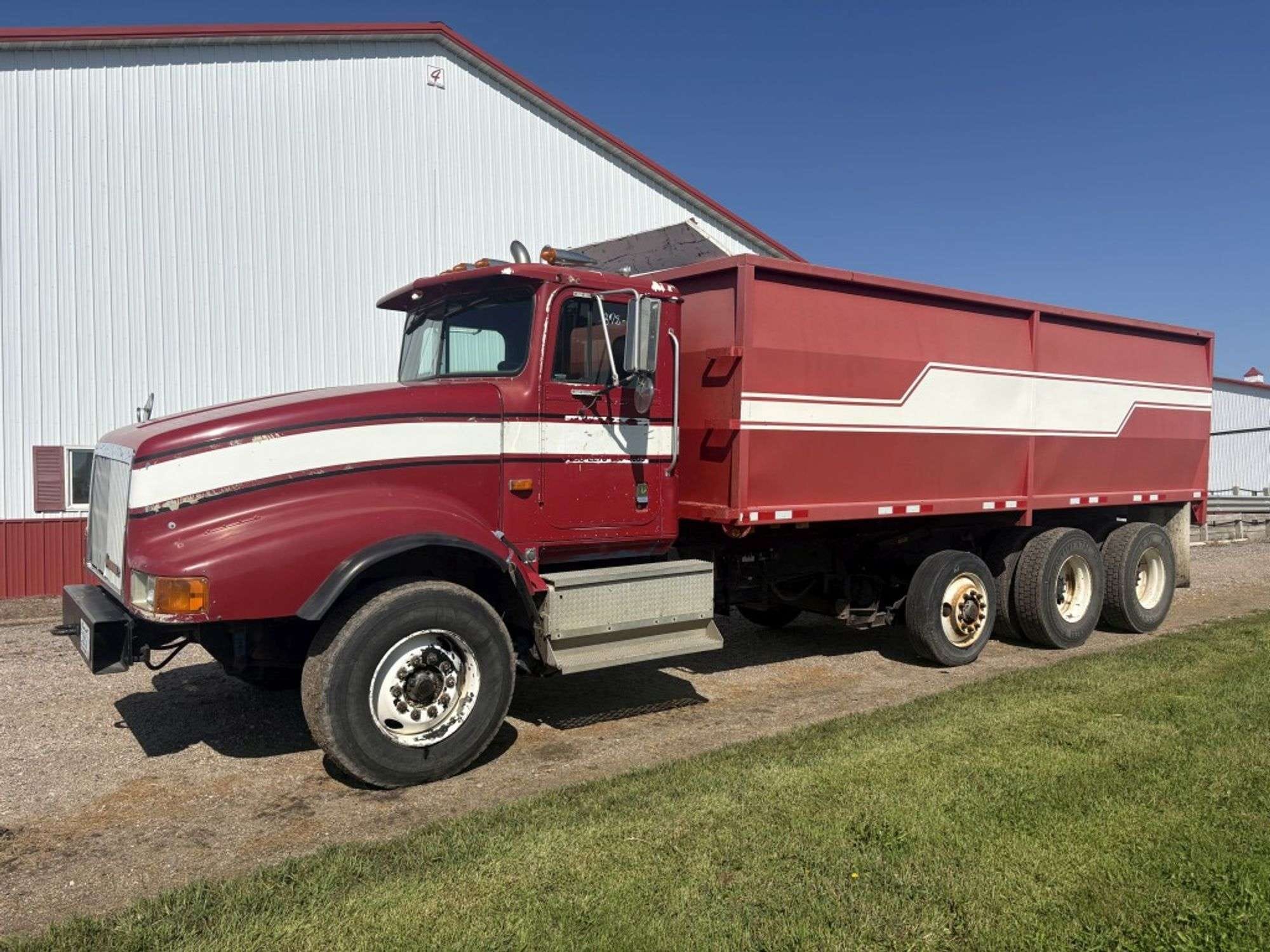 1991 International 9400 Equipment Image0