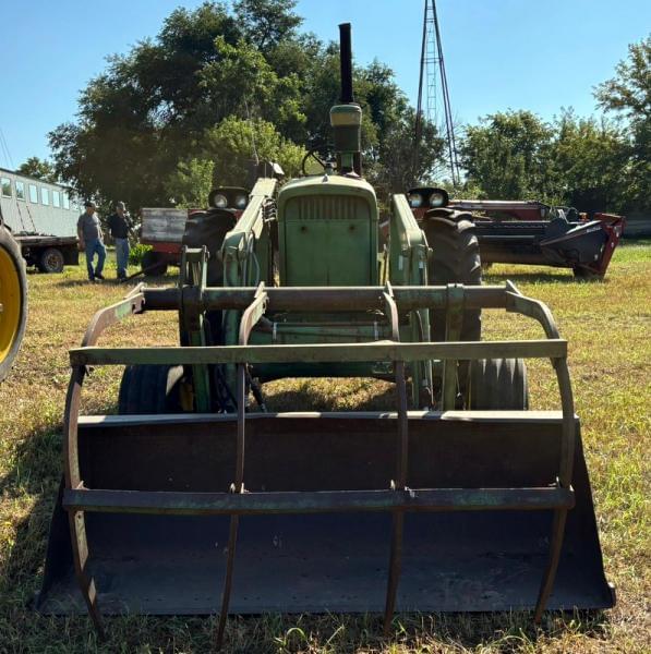 Image of John Deere 3010 equipment image 2