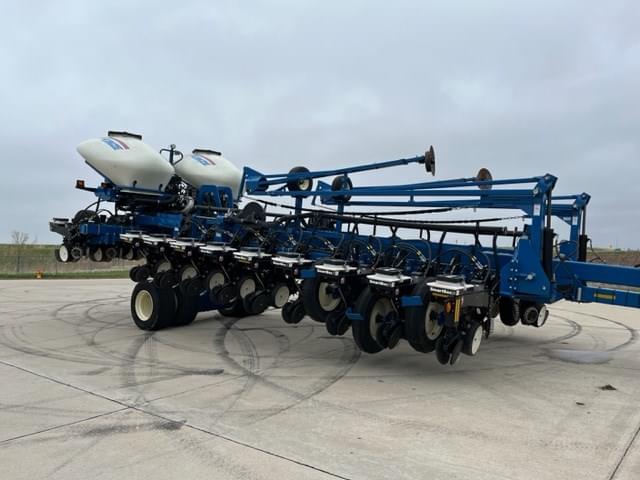 Image of Kinze 3800 equipment image 4