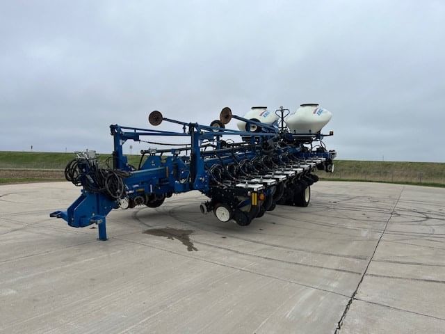 2012 Kinze 3800 Equipment Image0