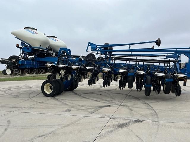 Image of Kinze 3800 equipment image 4