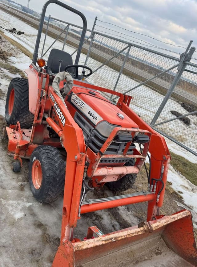 Image of Kubota B2400 equipment image 4