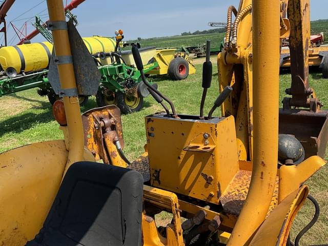 Image of John Deere 302A equipment image 4