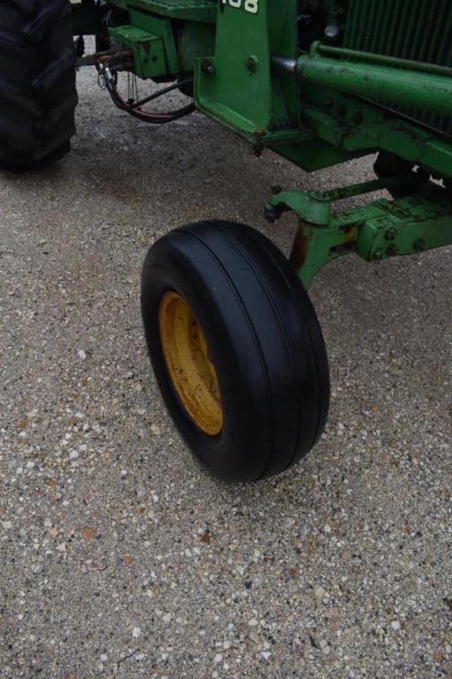 Image of John Deere 4030 equipment image 4