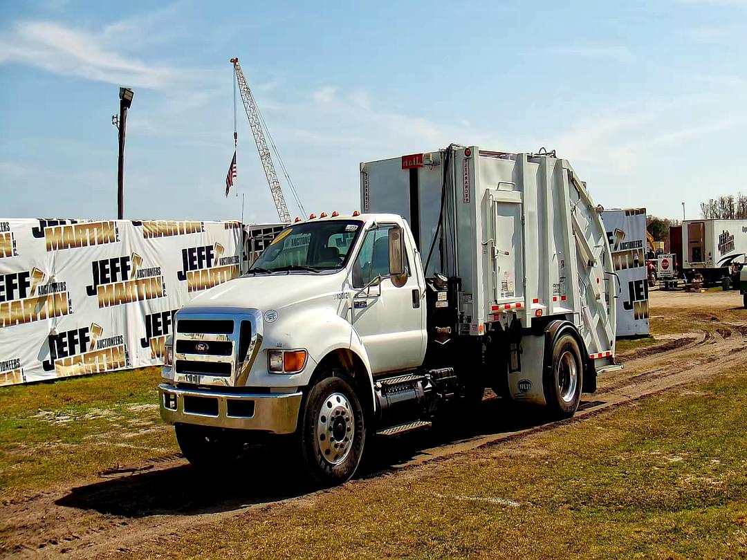 Image of Ford F-750 Primary image