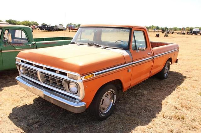 Image of Ford F-100 equipment image 3