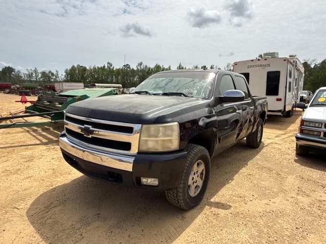 Image of Chevrolet Silverado equipment image 1