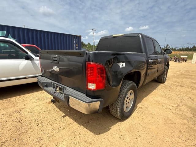 Image of Chevrolet Silverado equipment image 3