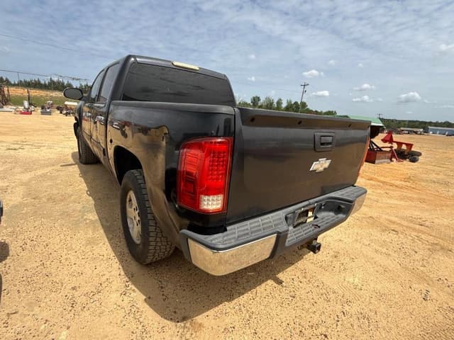 Image of Chevrolet Silverado equipment image 2